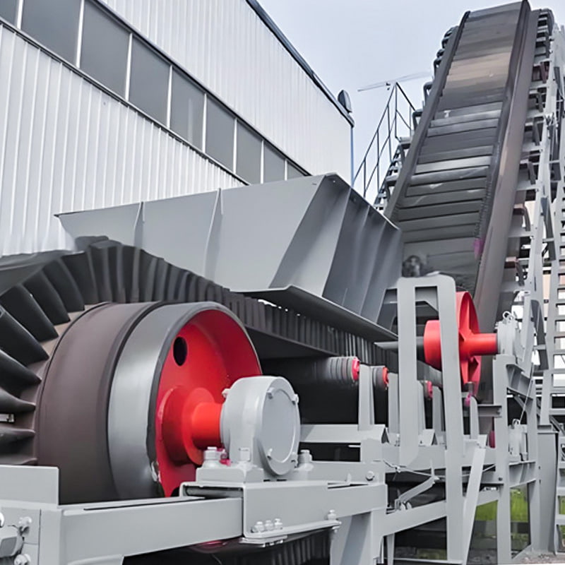 Ленточный конвейер с большим углом наклона